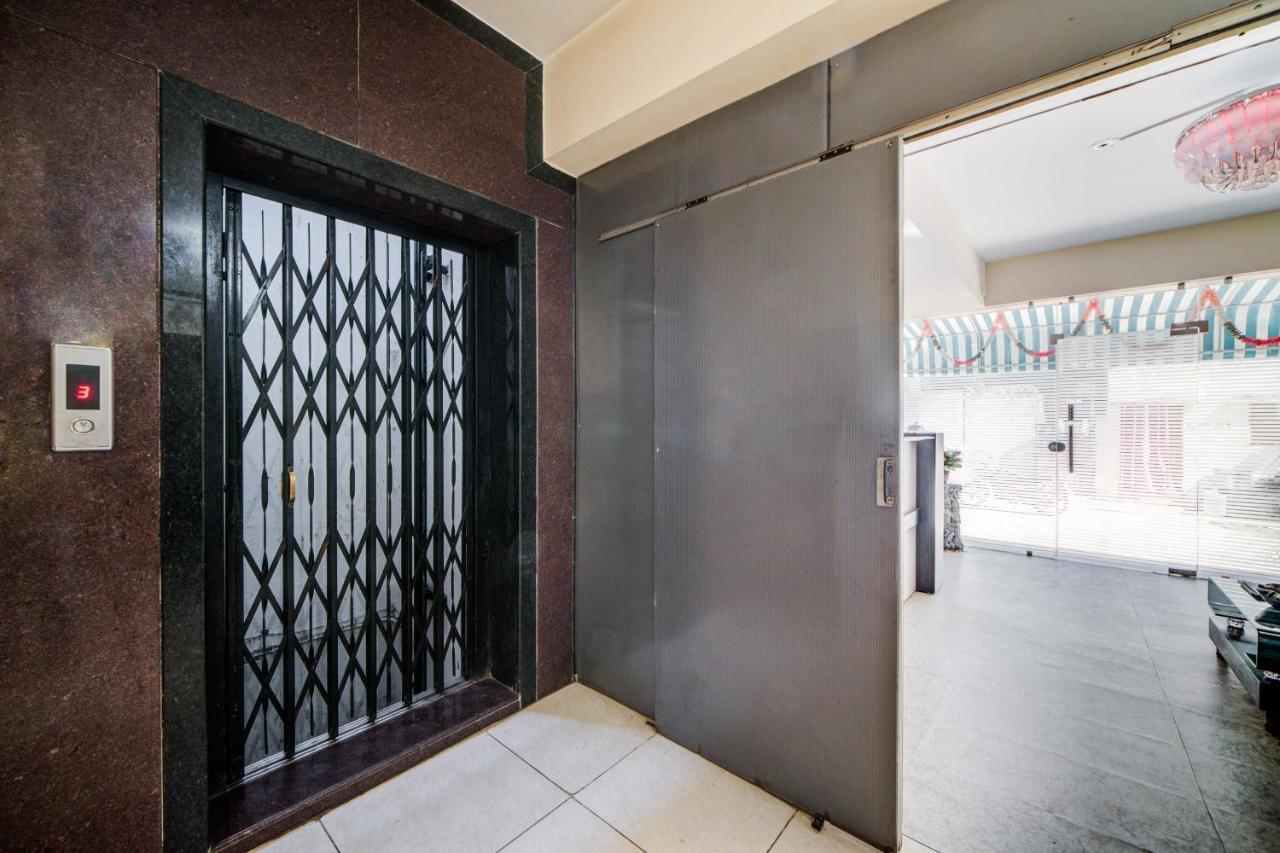 Super Hotel O The Royal Nest Near Shilparamam Kondapur  Экстерьер фото