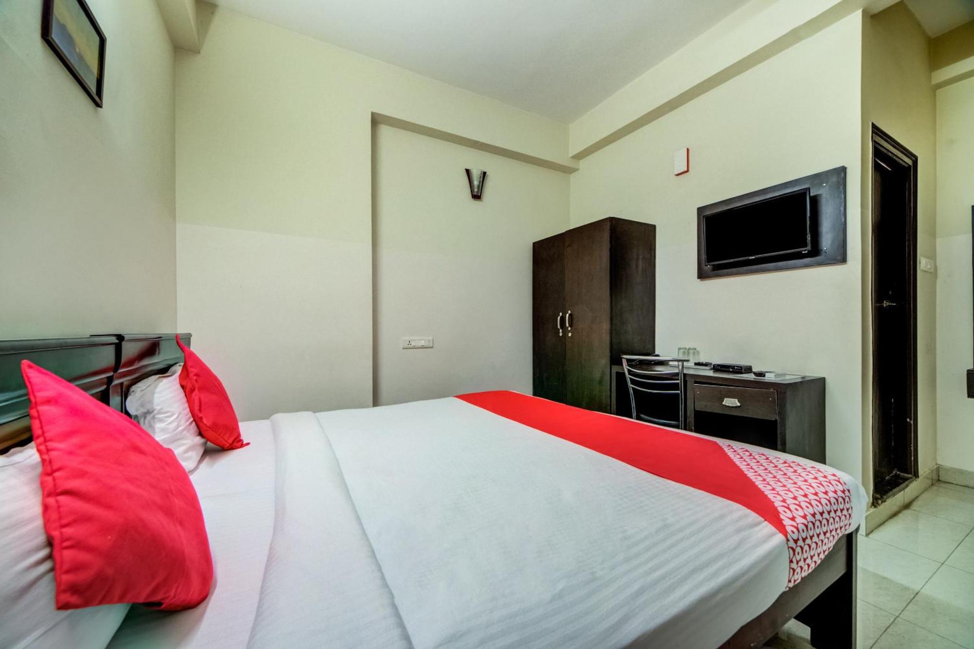 Super Hotel O The Royal Nest Near Shilparamam Kondapur  Экстерьер фото