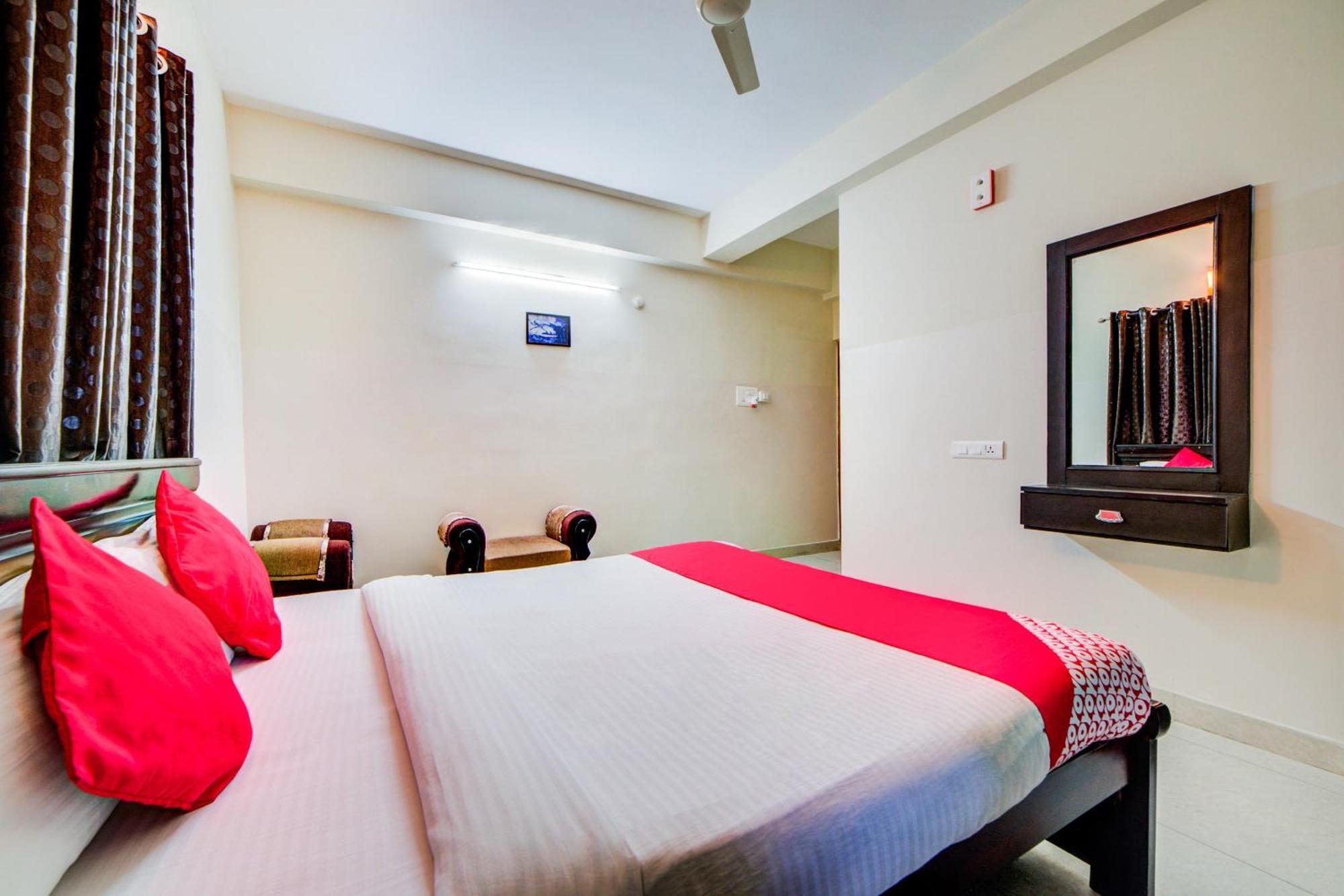 Super Hotel O The Royal Nest Near Shilparamam Kondapur  Экстерьер фото