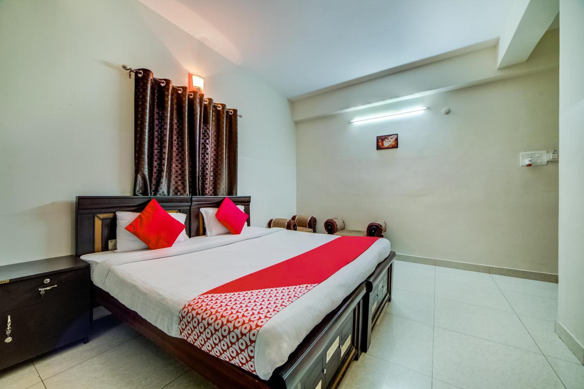 Super Hotel O The Royal Nest Near Shilparamam Kondapur  Экстерьер фото
