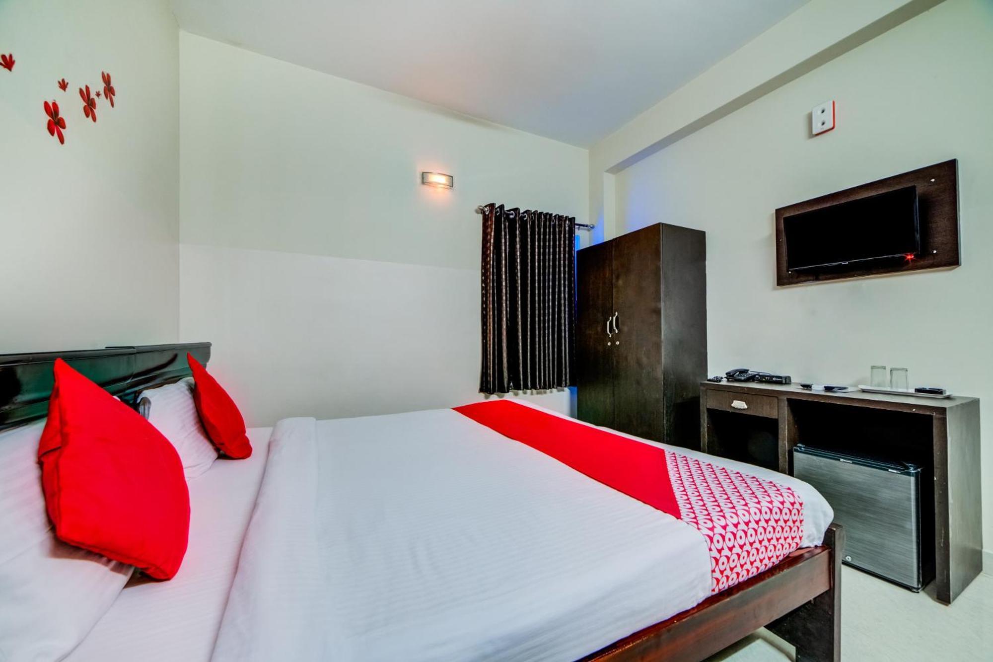 Super Hotel O The Royal Nest Near Shilparamam Kondapur  Экстерьер фото