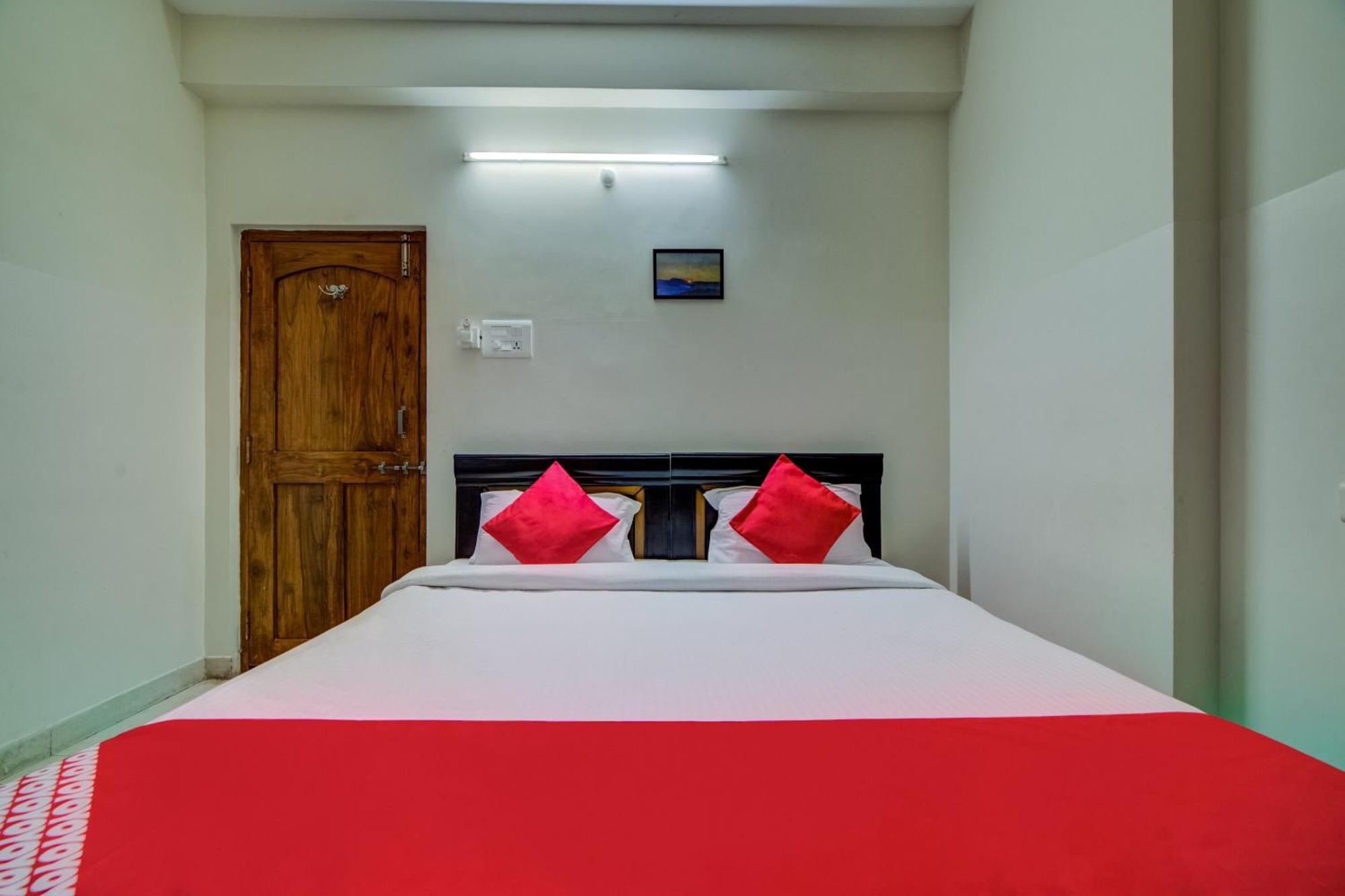Super Hotel O The Royal Nest Near Shilparamam Kondapur  Экстерьер фото