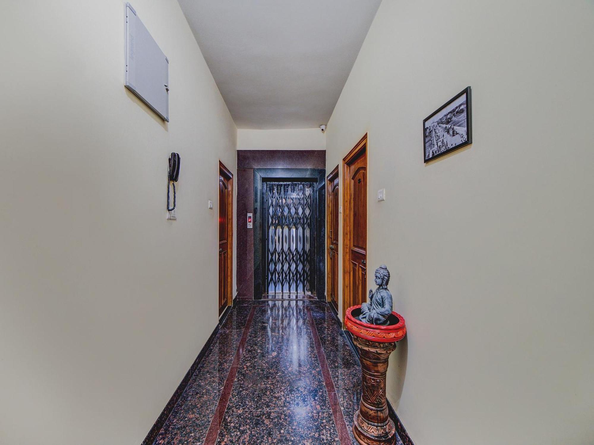 Super Hotel O The Royal Nest Near Shilparamam Kondapur  Экстерьер фото